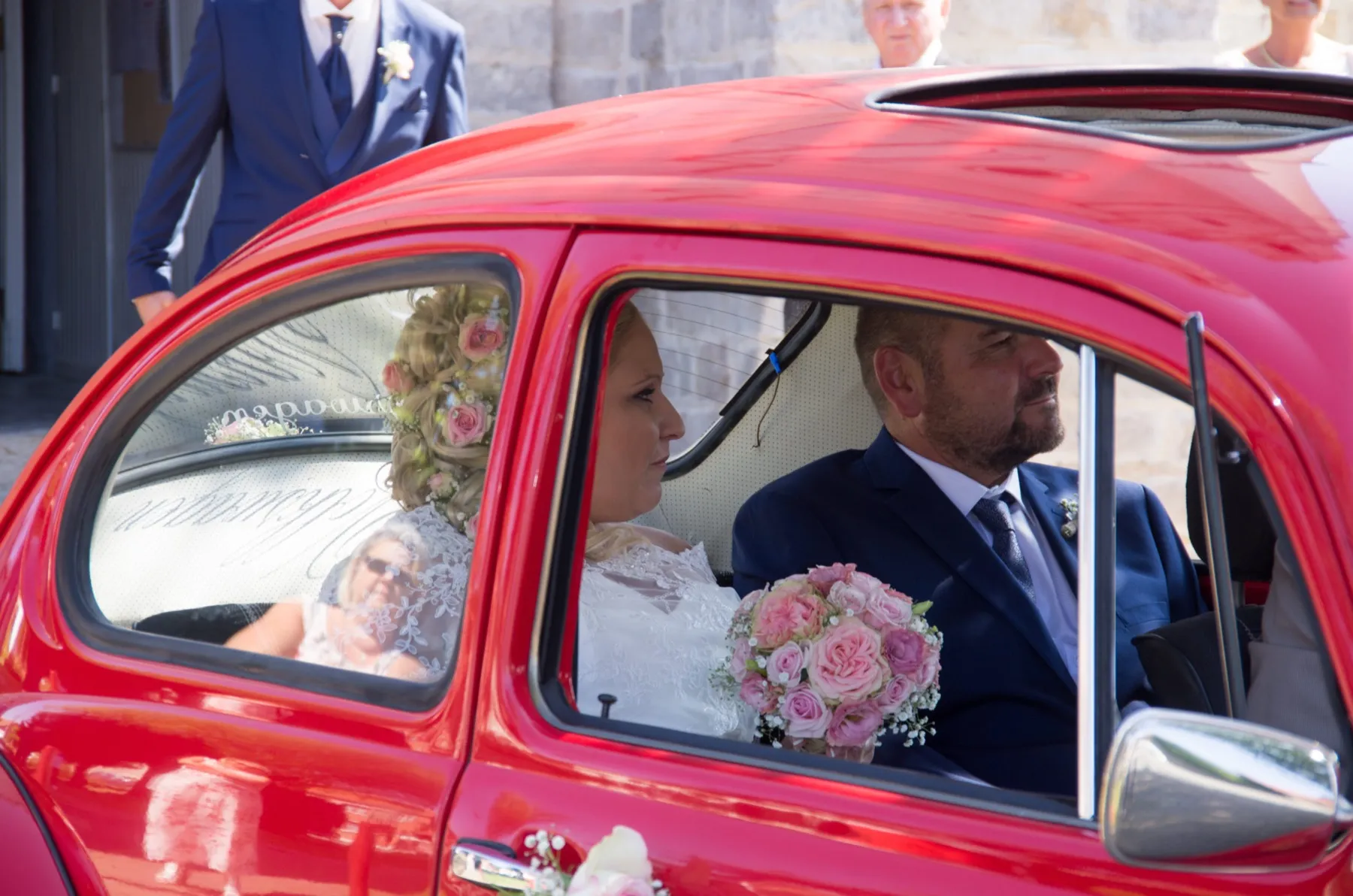 Voiture des mariés le jour du mariage (photo 33)